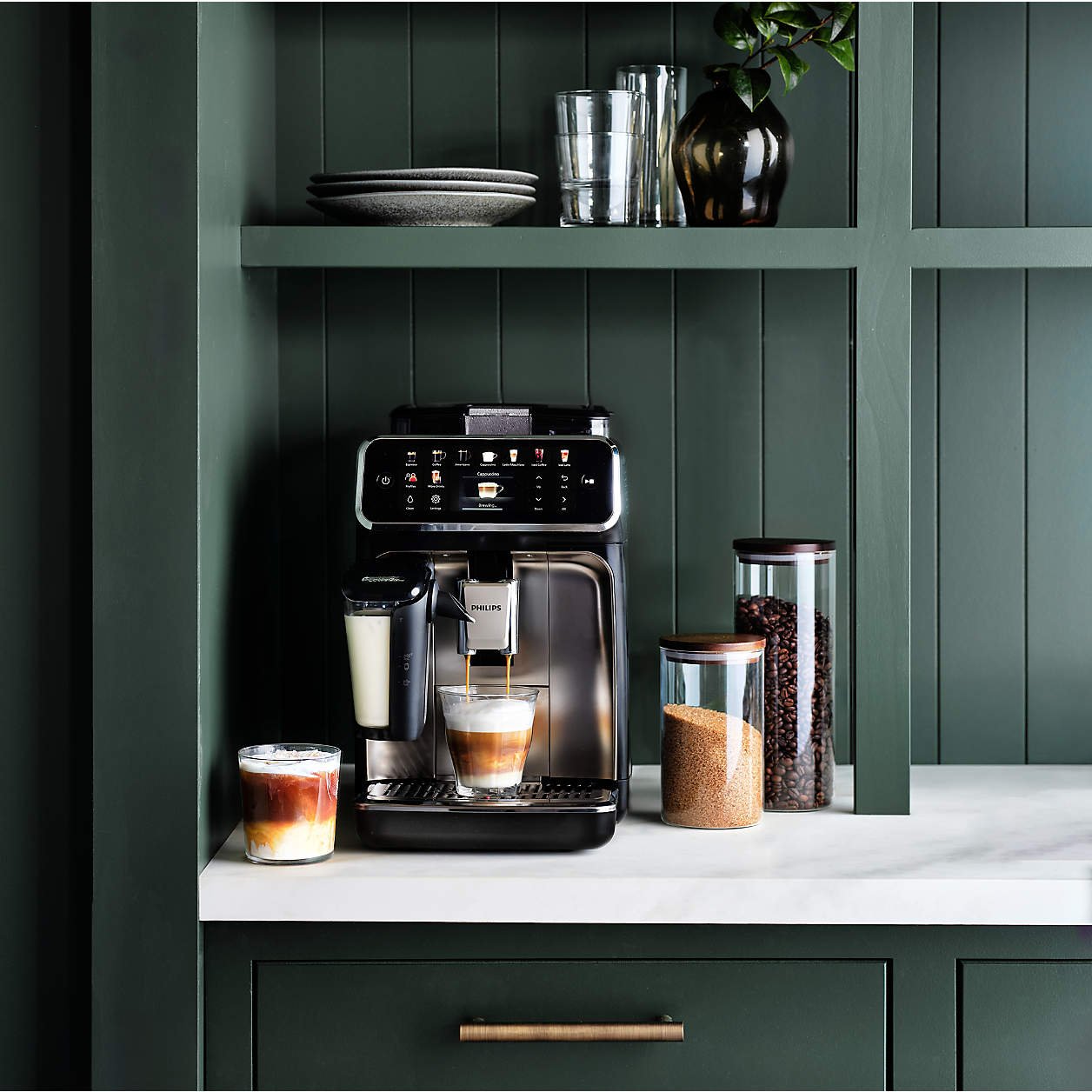 Philips 5500 Series Fully-Automatic Espresso Machine with LatteGo & Iced Coffee Nibeza Style