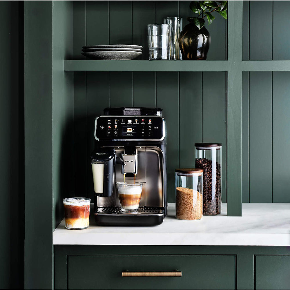 Philips 5500 Series Fully-Automatic Espresso Machine with LatteGo & Iced Coffee Nibeza Style