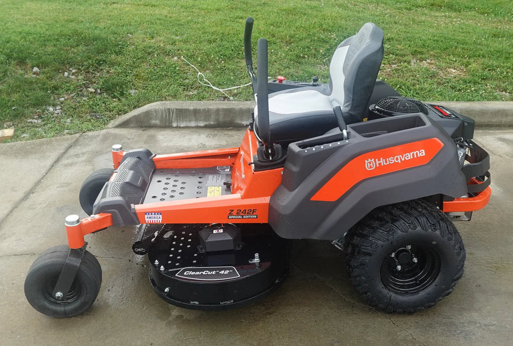 Husqvarna Z242F Special Edition 42″ Zero Turn Mower 21.5HP KAW (Scratch and Dent) Nibeza Style
